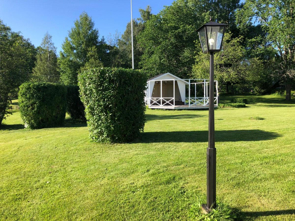 Bredsjoe Gamla Herrgard White Dream Mansion Hallefors  ภายนอก รูปภาพ